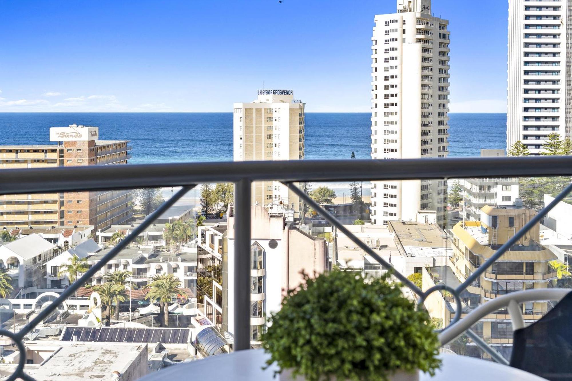 Chevron Renaissance Surfers Paradise Mid Week Madness Deal - Q Stay 黄金海岸 外观 照片