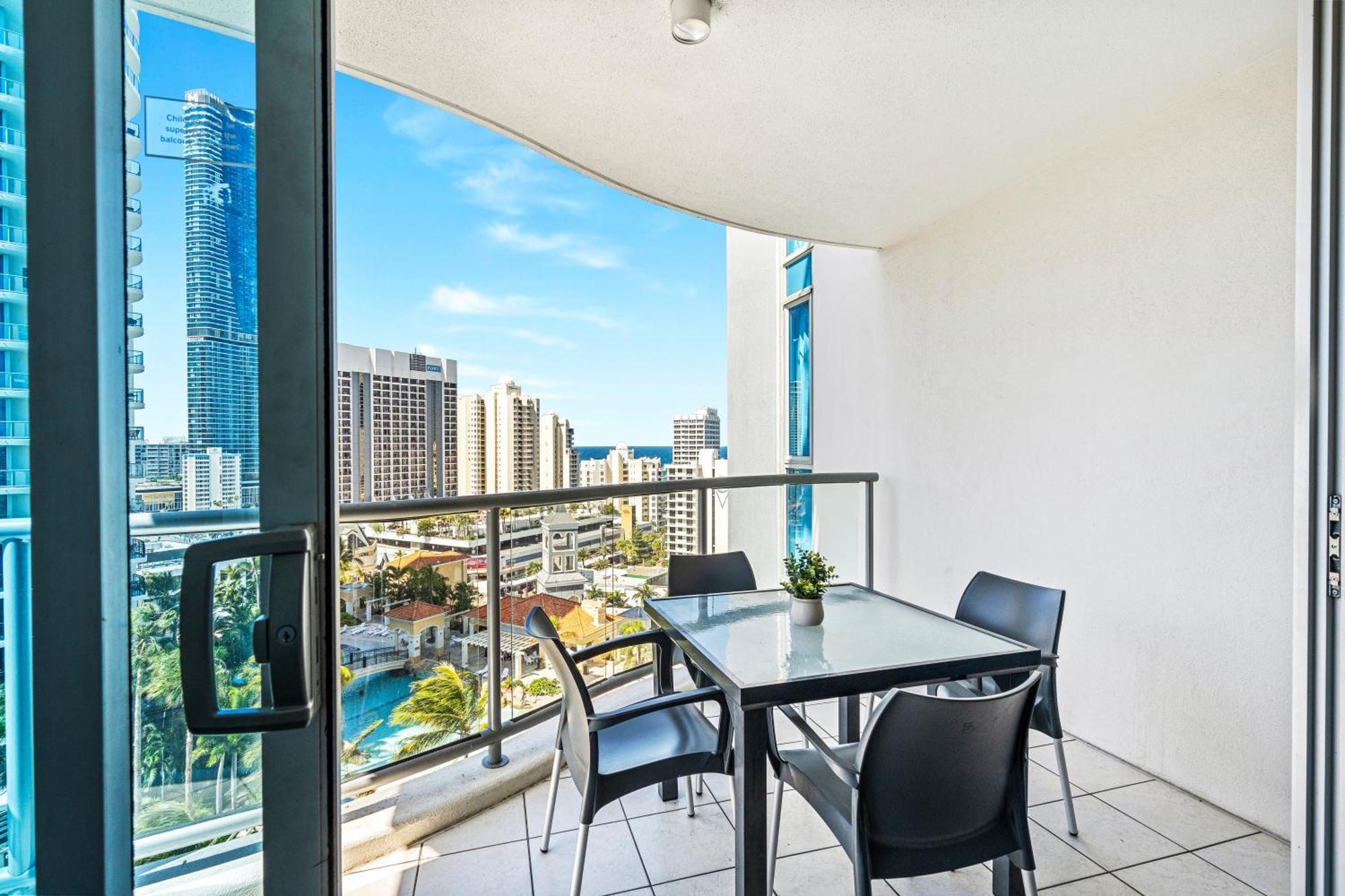 Chevron Renaissance Surfers Paradise Mid Week Madness Deal - Q Stay 黄金海岸 外观 照片